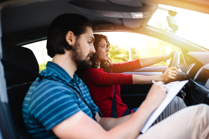 drive-smart-the-value-of-professional-driving-lessons